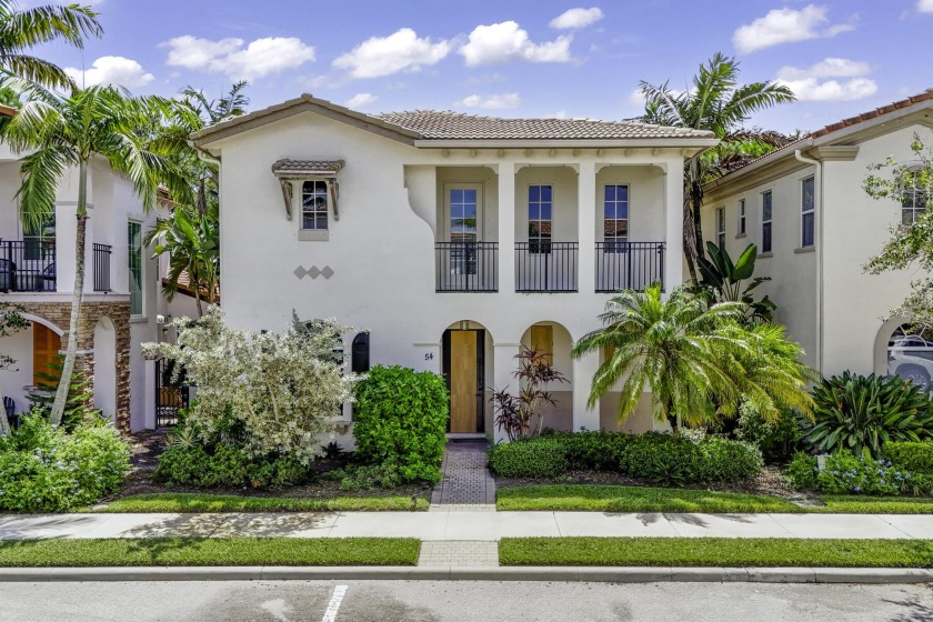 Must See!!! Your gorgeous dream home! This beautifully renovated - Beach Home for sale in Palm Beach Gardens, Florida on Beachhouse.com