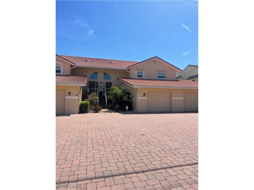 Gulf Access condo with boat lift, 3 bed 2 bath 1 car - Beach Condo for sale in Cape Coral, Florida on Beachhouse.com