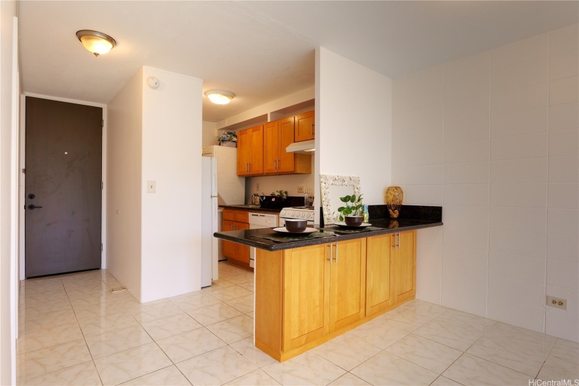 Excellent value condo in the heart of Waikiki! To live-in or for - Beach Condo for sale in Honolulu, Hawaii on Beachhouse.com