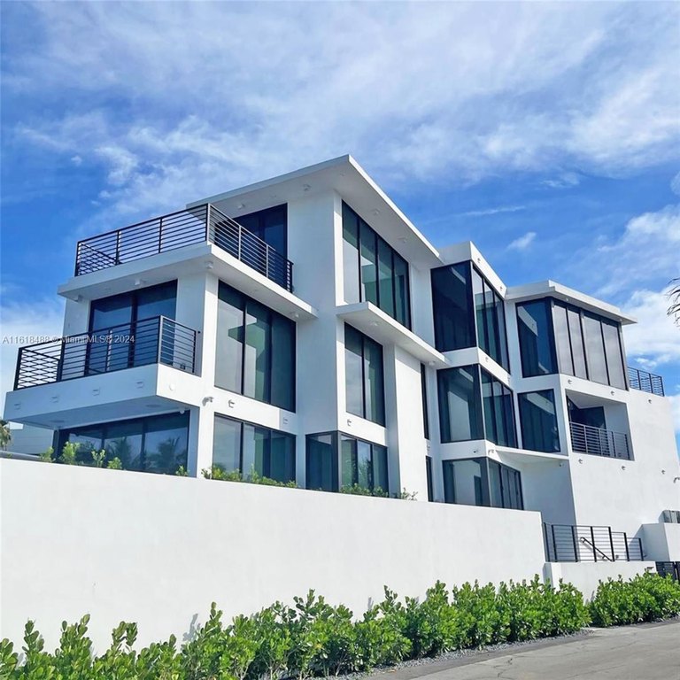 This stunning Furnished Ultra Contemporary Residence in the - Beach Home for sale in Fort Lauderdale, Florida on Beachhouse.com