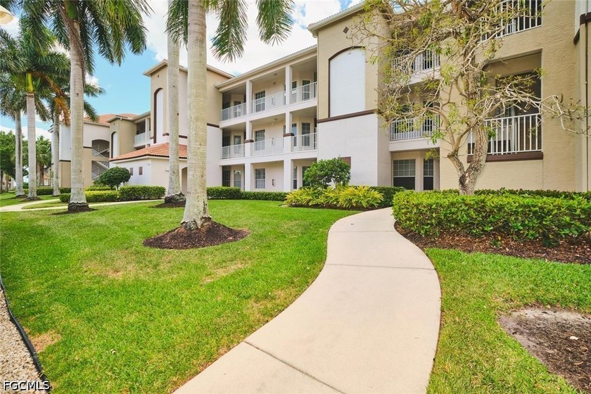 2nd floor Sutton Walk Lakeside condo located in Lexington - Beach Condo for sale in Fort Myers, Florida on Beachhouse.com