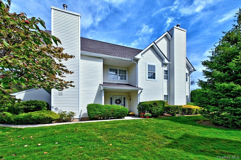 Welcome to The Lakes! Nestled in a serene, gated community in - Beach Condo for sale in East Setauket, New York on Beachhouse.com
