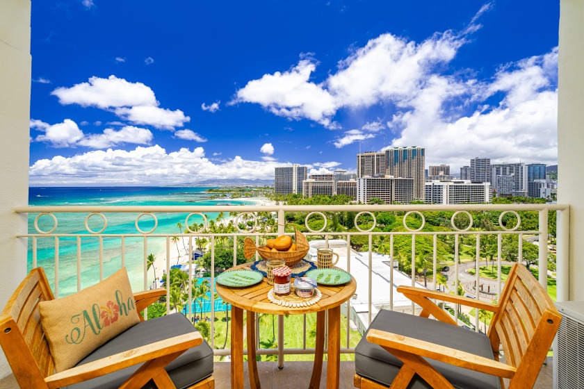 Gorgeous Ocean Views, Full Kitchen, Steps to - Beach Vacation Rentals in Honolulu, Hawaii on Beachhouse.com