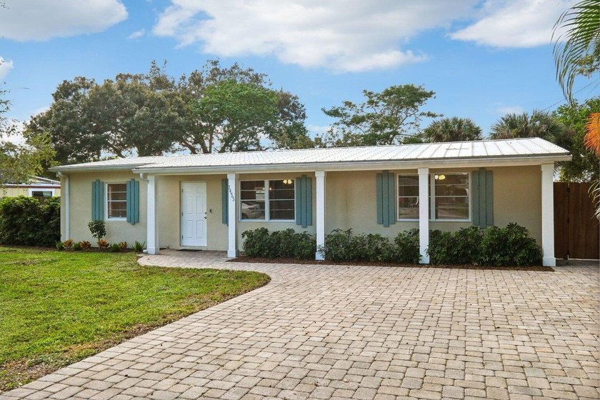 Welcome to this well-maintained 3-bedroom, 2-bath CBS home - Beach Home for sale in Vero Beach, Florida on Beachhouse.com