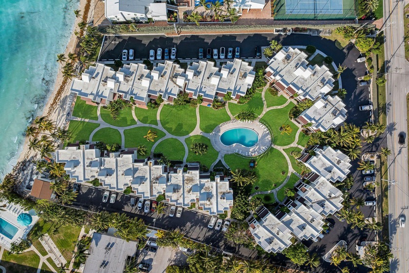 Escape to paradise in this spacious townhouse style condominium - Beach Condo for sale in Key Colony Beach, Florida on Beachhouse.com