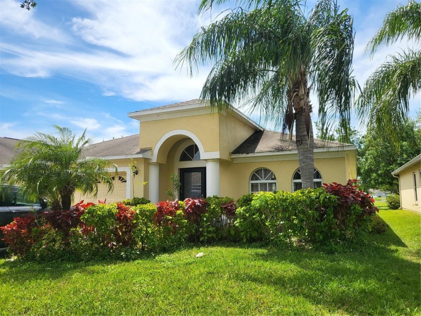 WELCOME TO THE RIVER BEND COMMUNITY OF RUSKIN. THIS 1933 SQ FT - Beach Home for sale in Ruskin, Florida on Beachhouse.com