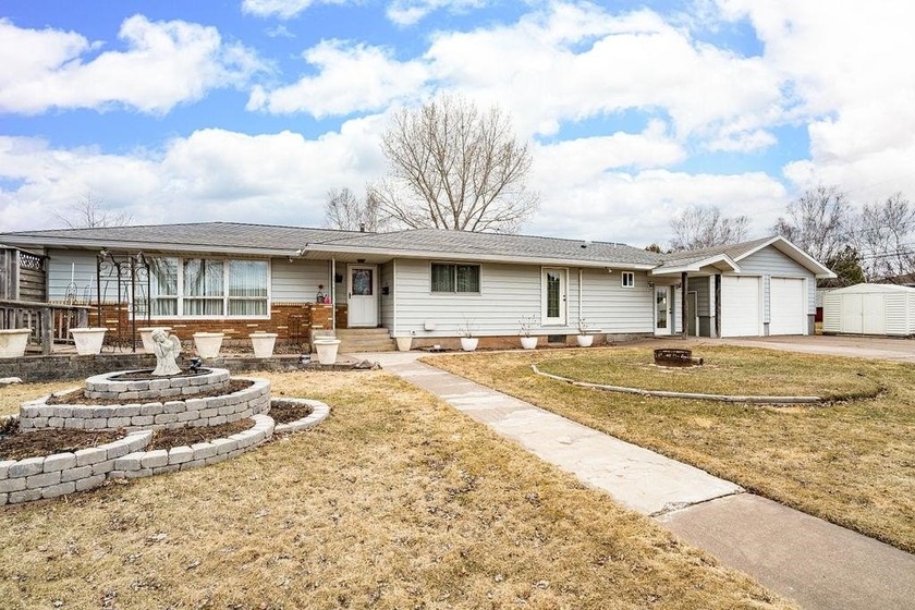 Don't miss this 3+ bedroom, 4-bath home located on a corner lot - Beach Home for sale in Two Harbors, Minnesota on Beachhouse.com