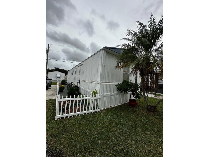 2 bedroom 1 bathroom Mobile Home ( 46 ) Located in Silver Palm - Beach Home for sale in Miami, Florida on Beachhouse.com