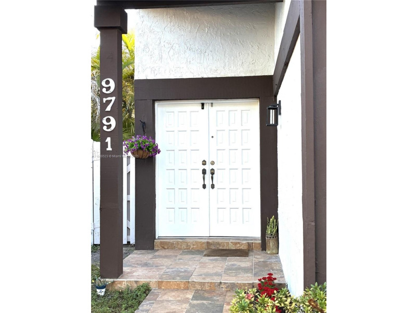 Beautiful lakefront home located in The Hammocks on a quiet - Beach Home for sale in Miami, Florida on Beachhouse.com