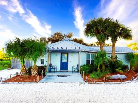 ONE SHORT BLOCK TO THE BEACH!!! This recently renovated - Beach Home for sale in Port St Joe, Florida on Beachhouse.com