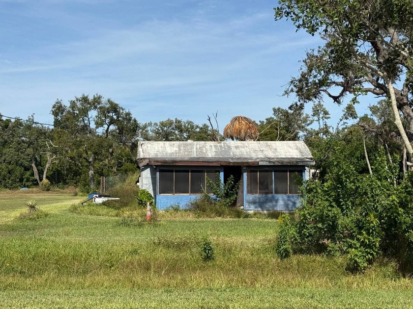 Discover a rare slice of Old Florida at 916 Piney Point Road, a - Beach Home for sale in Palmetto, Florida on Beachhouse.com