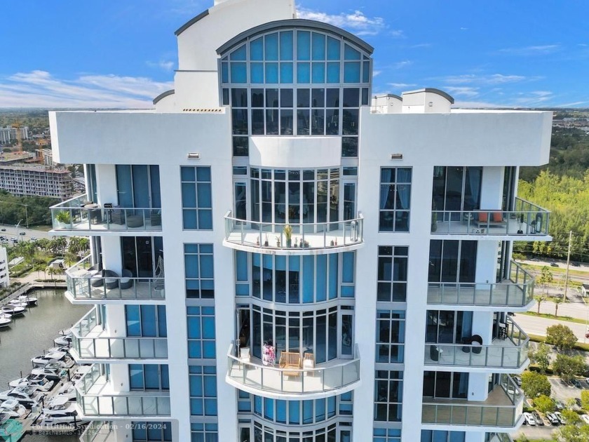 Spacious penthouse with 4 bedrooms 4.5 bathrooms and an - Beach Condo for sale in Aventura, Florida on Beachhouse.com