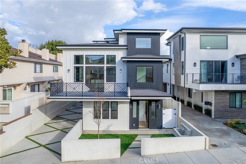 Nestled gracefully on one of the most sought-after streets in - Beach Townhome/Townhouse for sale in Redondo Beach, California on Beachhouse.com