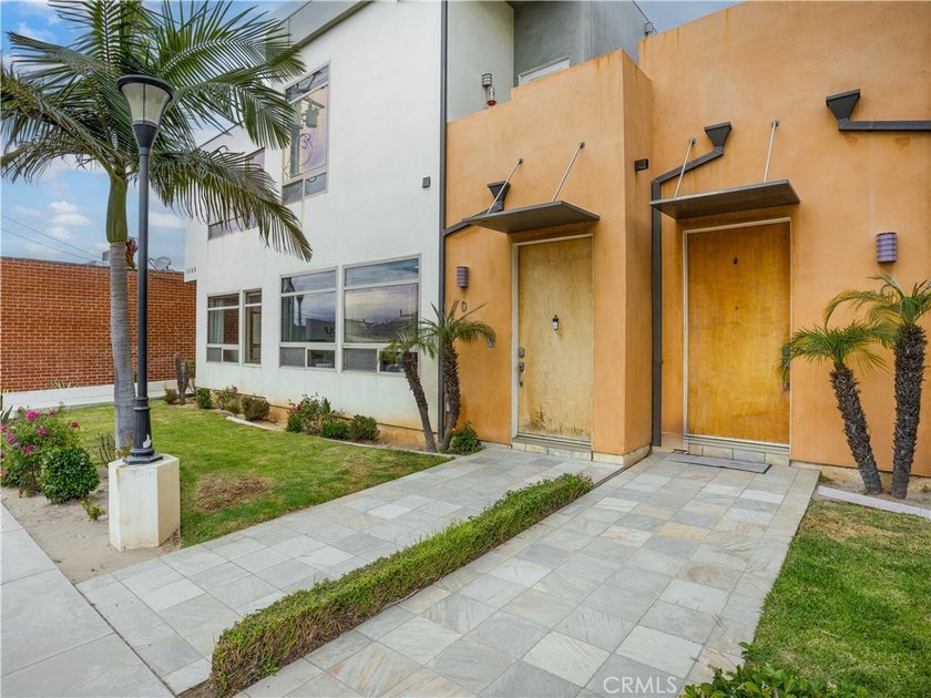 South-facing and filled with natural light, this spacious - Beach Townhome/Townhouse for sale in El Segundo, California on Beachhouse.com