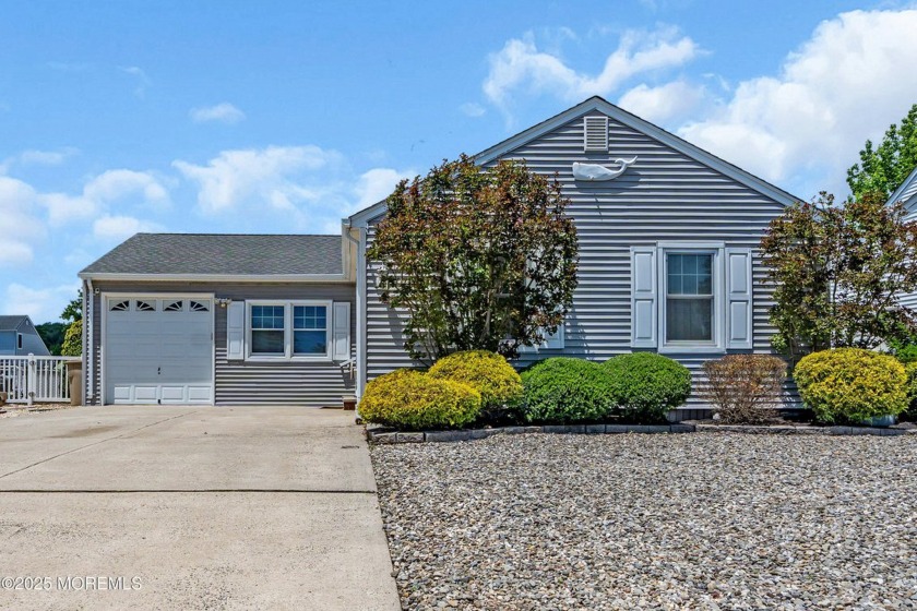 Welcome to waterfront living at Berkeley Shores! This 3-bedroom - Beach Home for sale in Bayville, New Jersey on Beachhouse.com