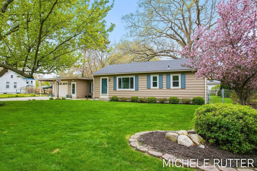 *Offer Deadline 5 pm , Thursday 5/7* Don't miss this Beechwood - Beach Home for sale in Holland, Michigan on Beachhouse.com