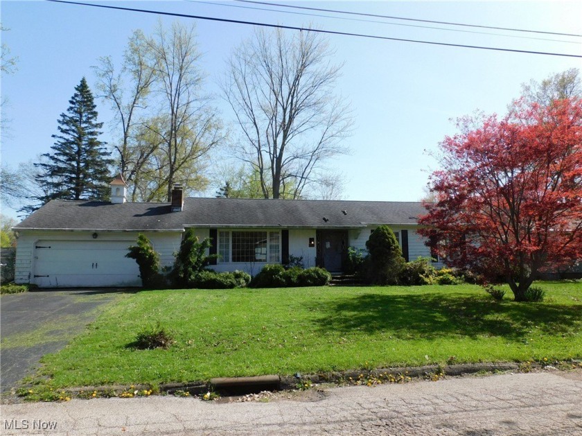 Welcome to this spacious and thoughtfully designed 1,830 sq ft - Beach Home for sale in Ashtabula, Ohio on Beachhouse.com