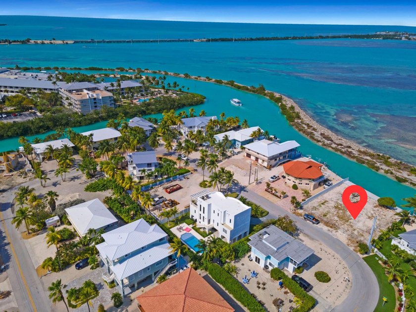 8,190 SF vacant lot on Duck Key Island along a deep water canal - Beach Lot for sale in Duck Key, Florida on Beachhouse.com