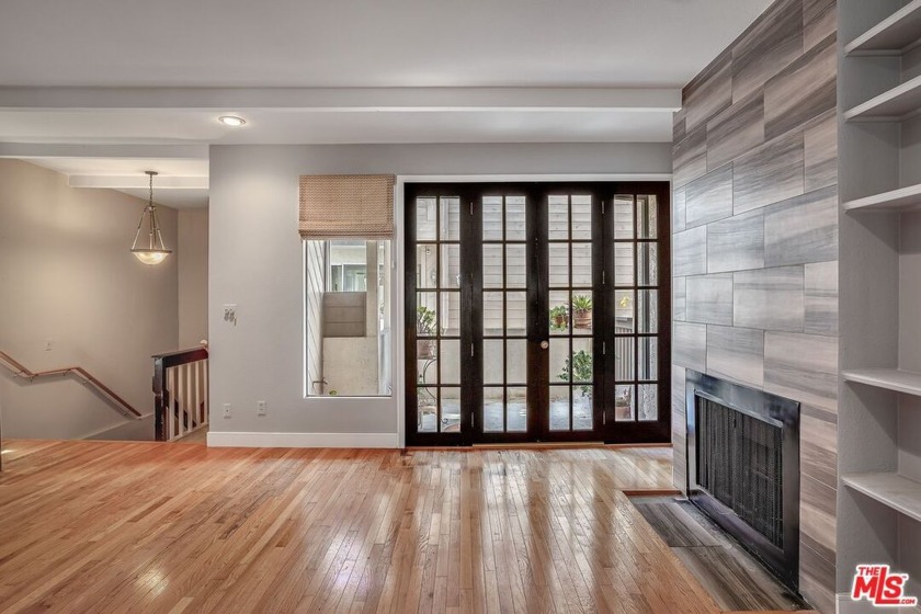 Lovely private front unit. Light and bright living room with - Beach Townhome/Townhouse for sale in Santa Monica, California on Beachhouse.com