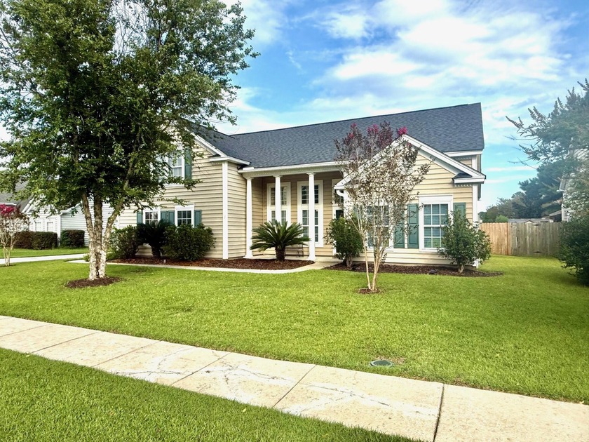 Well Maintained and updated. Open floor plan, wood-burning - Beach Home for sale in Hanahan, South Carolina on Beachhouse.com