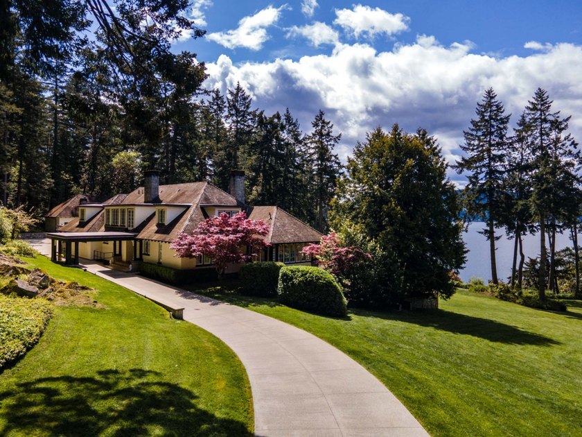 Commissioned in the 1920's this Samuel McClure era home is a - Beach Home for sale in Saanichton, British Columbia on Beachhouse.com