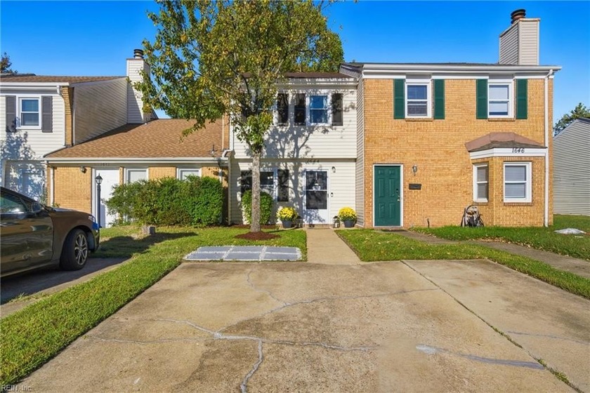 Located in the popular Green Run community in the heart of - Beach Townhome/Townhouse for sale in Virginia Beach, Virginia on Beachhouse.com