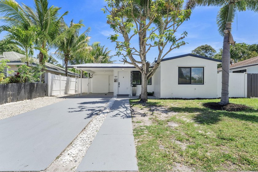 Charming single-story home in the heart of Lake Worth! This - Beach Home for sale in Lake Worth Beach, Florida on Beachhouse.com