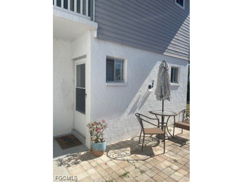 Great 1 bed , 1 bath Condo. Located in desirable Edgewater - Beach Condo for sale in Punta Gorda, Florida on Beachhouse.com