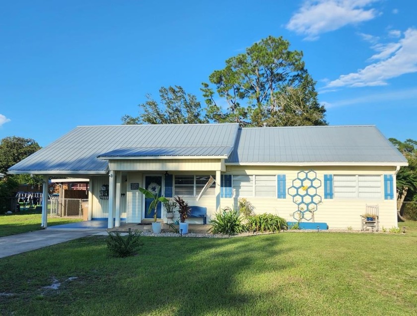 This charming 3 bedroom 2 bath home in Port St. Joe has been - Beach Home for sale in Port St Joe, Florida on Beachhouse.com