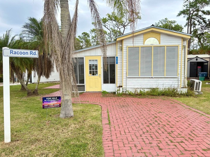 Come enjoy the sunshine and relax on the water!    Welcome to - Beach Home for sale in Venice, Florida on Beachhouse.com