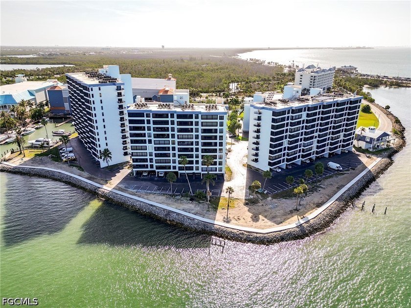 Finally, an END UNIT with the balcony off the dining area. From - Beach Condo for sale in Fort Myers, Florida on Beachhouse.com
