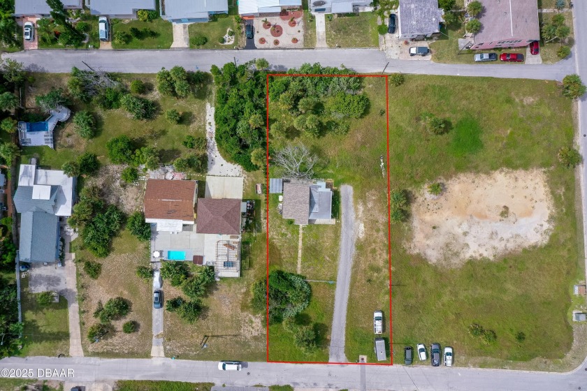 Beachside Bungalow with peekaboo ocean views! This charming - Beach Home for sale in Daytona Beach, Florida on Beachhouse.com