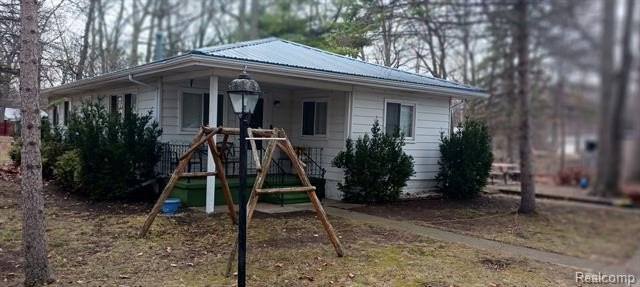 Well cared for 3 bed / 1 bath on fenced, double lot. Only a 2 - Beach Home for sale in Caseville, Michigan on Beachhouse.com