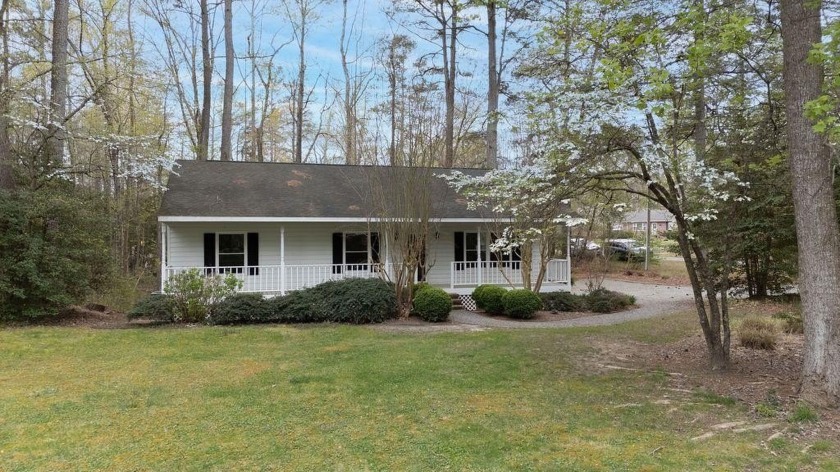 Great curb appeal and well maintained home on over a half acre - Beach Home for sale in Lancaster, Virginia on Beachhouse.com