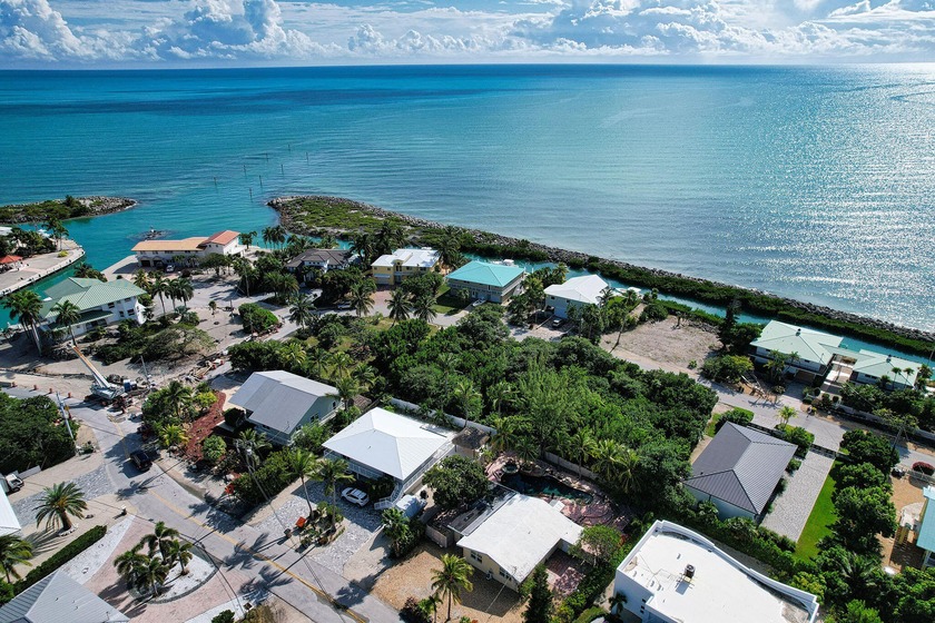 Calling all investors and developers. Rare vacant land - Beach Lot for sale in Duck Key, Florida on Beachhouse.com