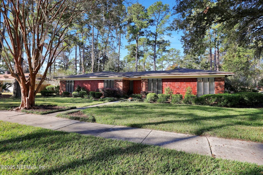 Check out this delightful home with super curb appeal in - Beach Home for sale in Jacksonville, Florida on Beachhouse.com