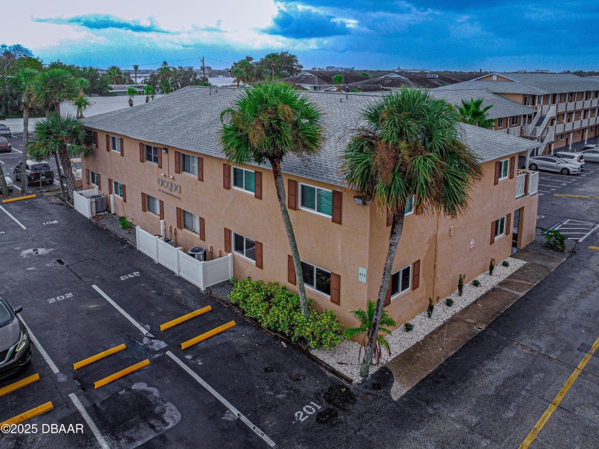 This charming Beachside condo is move-in ready and ideally - Beach Condo for sale in Daytona Beach, Florida on Beachhouse.com