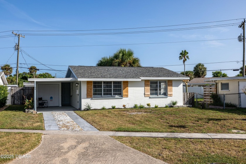 Live the laid- back lifestyle in this fully renovated 2- bedroom - Beach Home for sale in Ormond Beach, Florida on Beachhouse.com