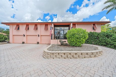 Welcome to your tropical oasis in Sorrento Shores! This spacious - Beach Home for sale in Osprey, Florida on Beachhouse.com