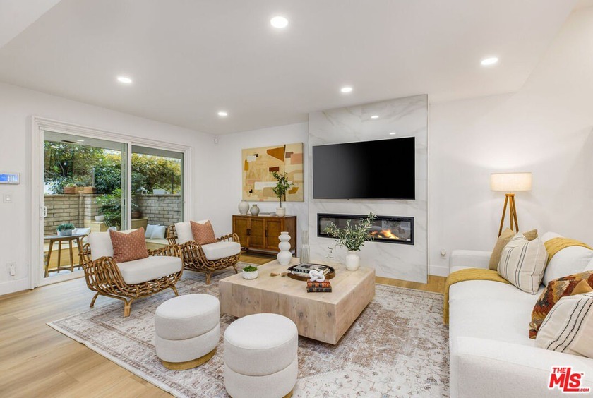 This fully updated 2BD/3BA contemporary Marina Del Rey townhouse - Beach Townhome/Townhouse for sale in Marina Del Rey, California on Beachhouse.com