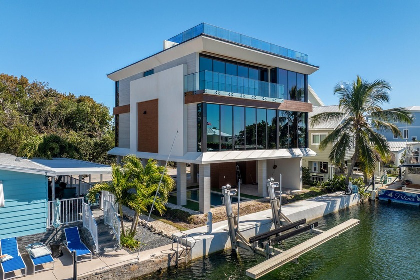 A striking new construction waterfront residence, offering a - Beach Home for sale in Key Largo, Florida on Beachhouse.com