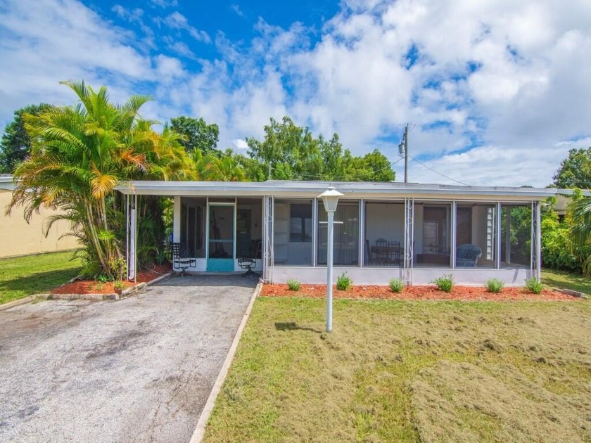 Welcome to this charming CBS home in the desirable Rock Ridge - Beach Home for sale in Vero Beach, Florida on Beachhouse.com