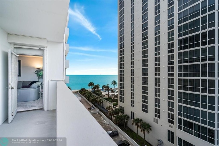 GALT MILE 2BED/2BATH CONDO. SUNNY SOUTH SIDE. VIEW OF OCEAN AND - Beach Condo for sale in Fort Lauderdale, Florida on Beachhouse.com