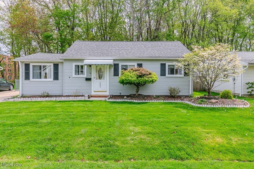 Move-in ready 3-bedroom RANCH located close to Lake Erie! This - Beach Home for sale in Mentor, Ohio on Beachhouse.com