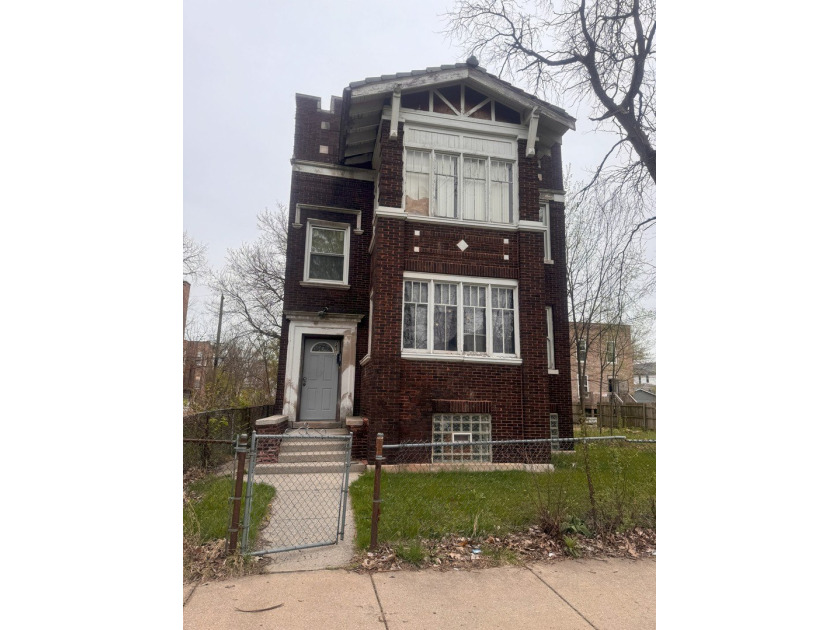 Previous Buyer's loss is your GAIN! Bring your offers! Investor - Beach Home for sale in Chicago, Illinois on Beachhouse.com