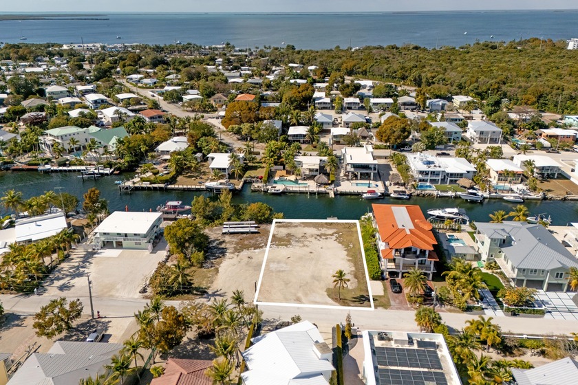 Oversized lot 12,600 sqft 90 ft wide X 140 ft long. Plans for - Beach Lot for sale in Key Largo, Florida on Beachhouse.com