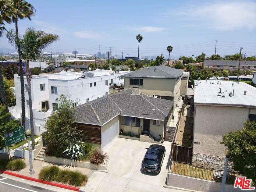 INCREDIBLE ASSUMABLE FINANCING. This high-quality multifamily - Beach Lot for sale in Santa Monica, California on Beachhouse.com