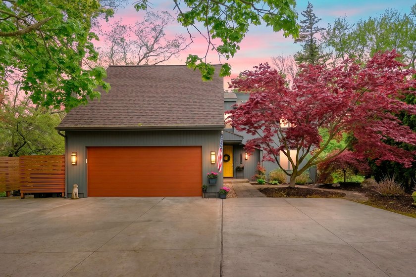 STUNNING treetop oasis retreat offering over 4,000 sq ft of - Beach Home for sale in Saint Joseph, Michigan on Beachhouse.com