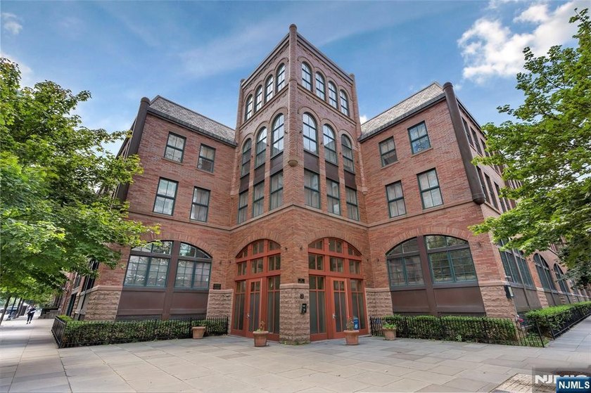 Thoughtfully designed studio at The Grandview featuring hardwood - Beach Condo for sale in Jersey City, New Jersey on Beachhouse.com