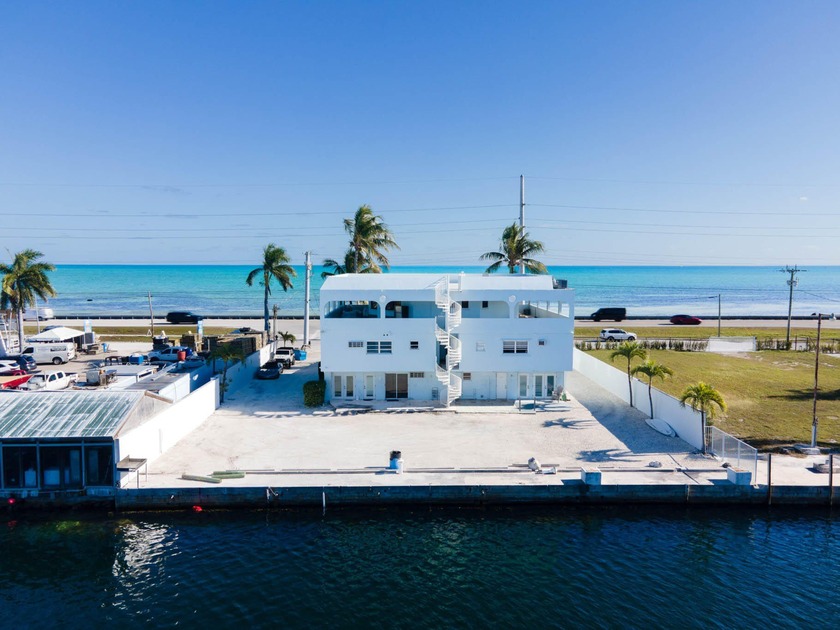 74560 Overseas Highway is a dynamic waterfront commercial asset - Beach Commercial for sale in Lower Matecumbe Key, Florida on Beachhouse.com